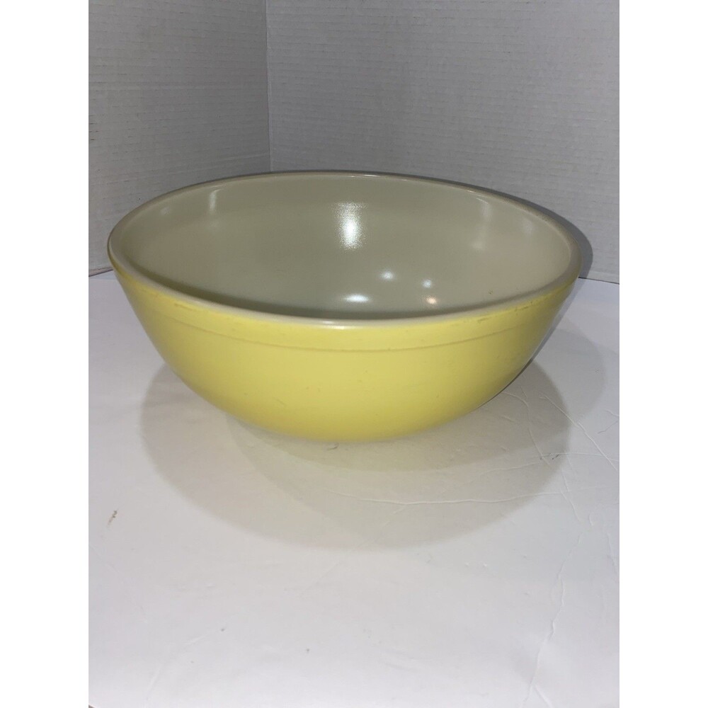 Pyrex Mixing Bowl  4 Qt. #404 Yellow Vintage Oven Ware Nesting 10 inch As Is